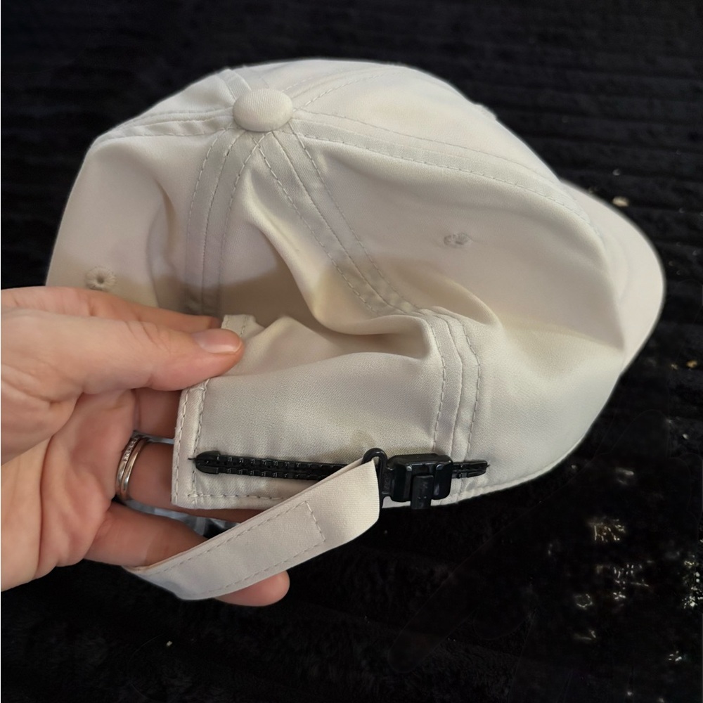 Vuori unisex adjustable minimalist hat in cream - Picture 5 of 6